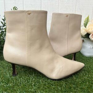Tory Burch Light Beige Leather
Kitten Heel Pointed Ankle Bootie women size 9 NEW